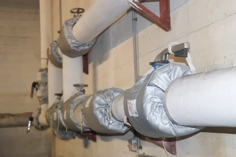 Tuyauterie isolée avec matelas thermiques — Blanc-Mesnil