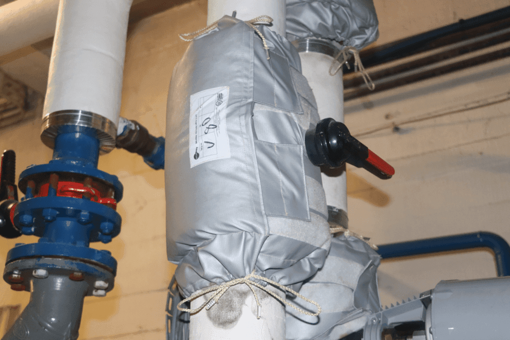 Détail matelas isolant thermique sur vanne — Blanc-Mesnil