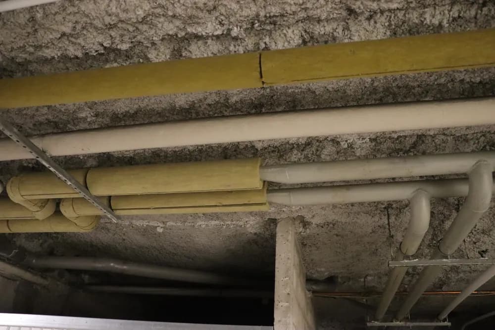 Application de laine de roche sur tuyaux — Bussy-Saint-Georges