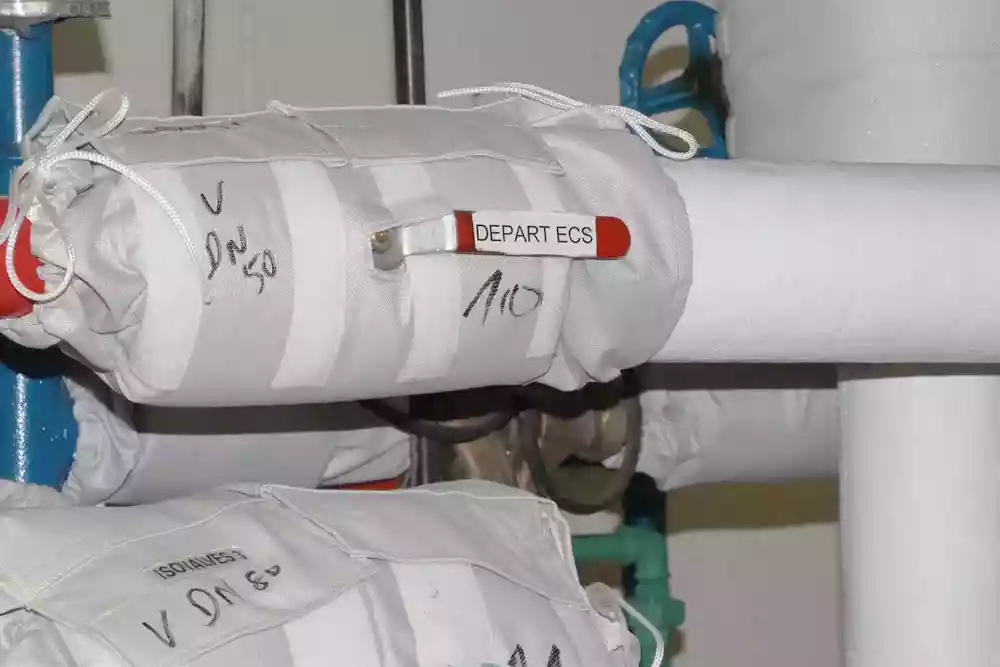 Détail matelas isolant sur vanne — Charonne