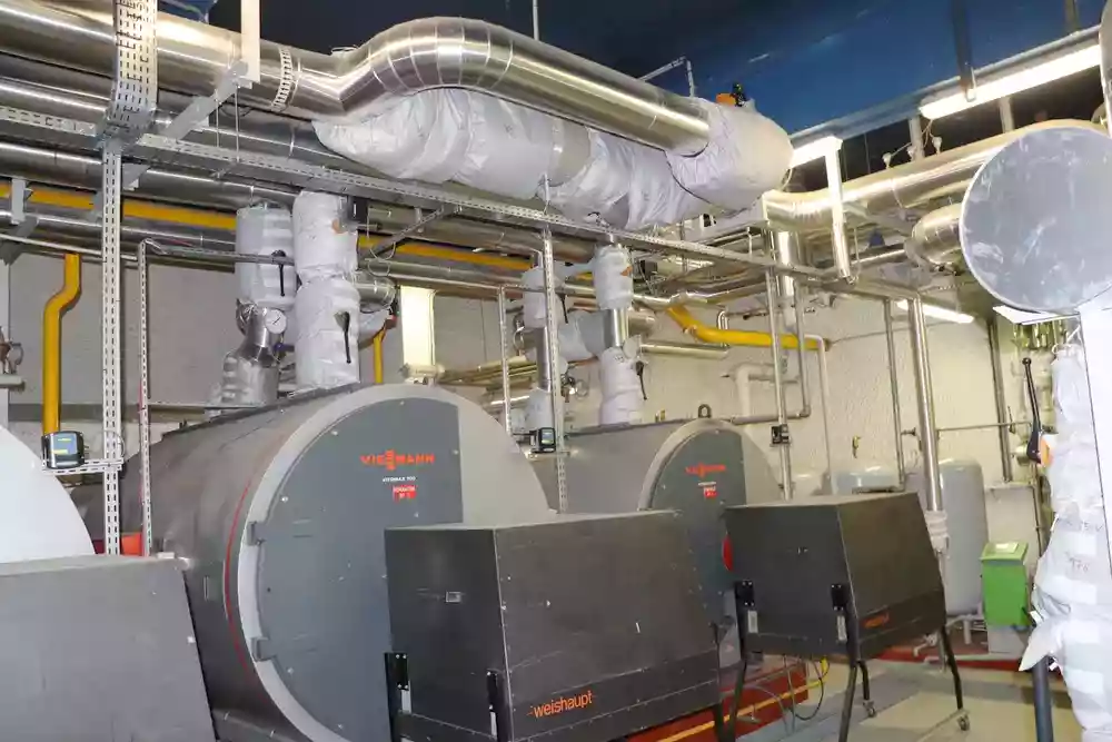 Vue d'ensemble de la chaufferie avec matelas isolants — Croix de Chavaux