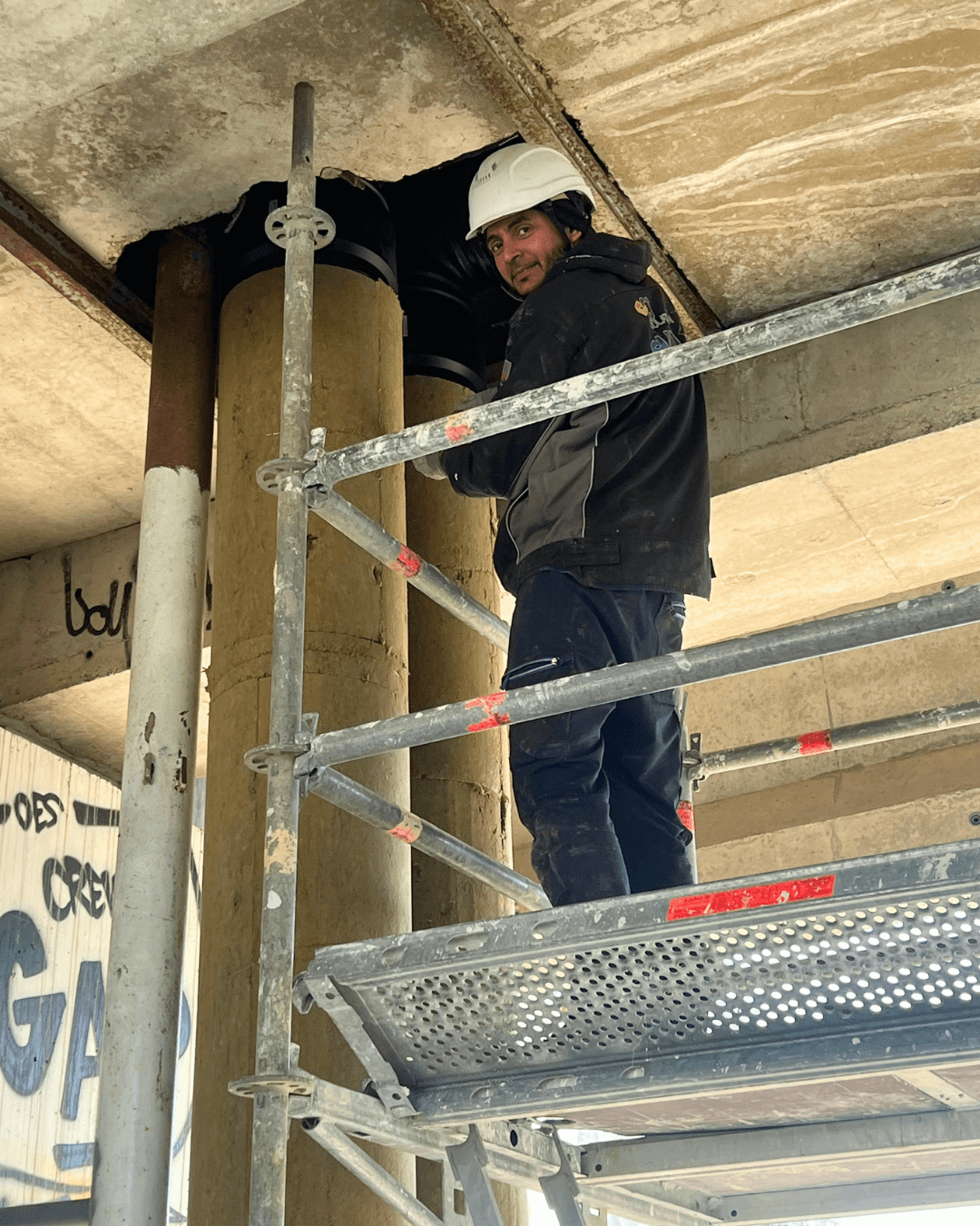 Pose de gaine metallique et calorifugeage des canalisations a l'interieur du Pont de l'Europe