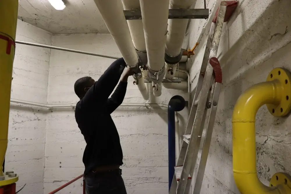 Installation de matelas isolants en chaufferie — Porte Maillot