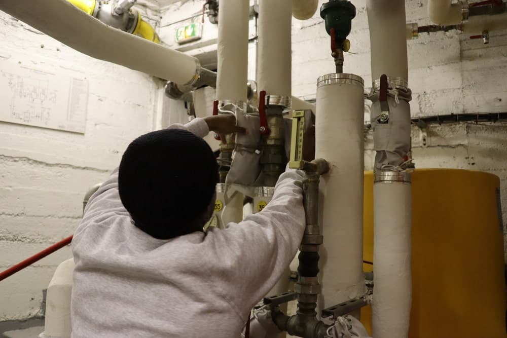 Pose de housses isolantes sur points singuliers — Porte Maillot