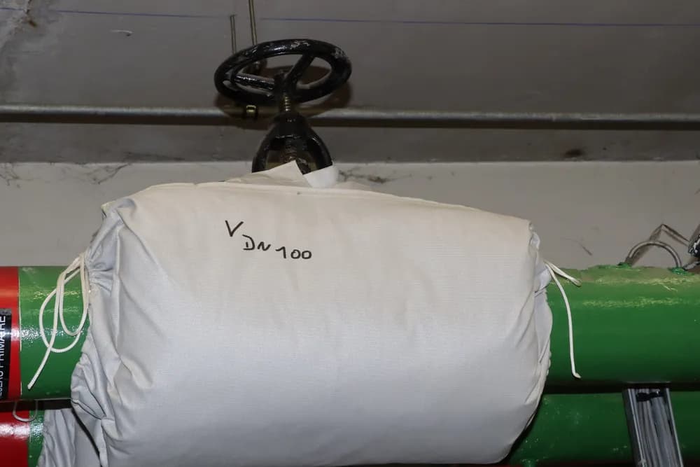 Zoom matelas isolant sur vanne — Résidence Bellevue