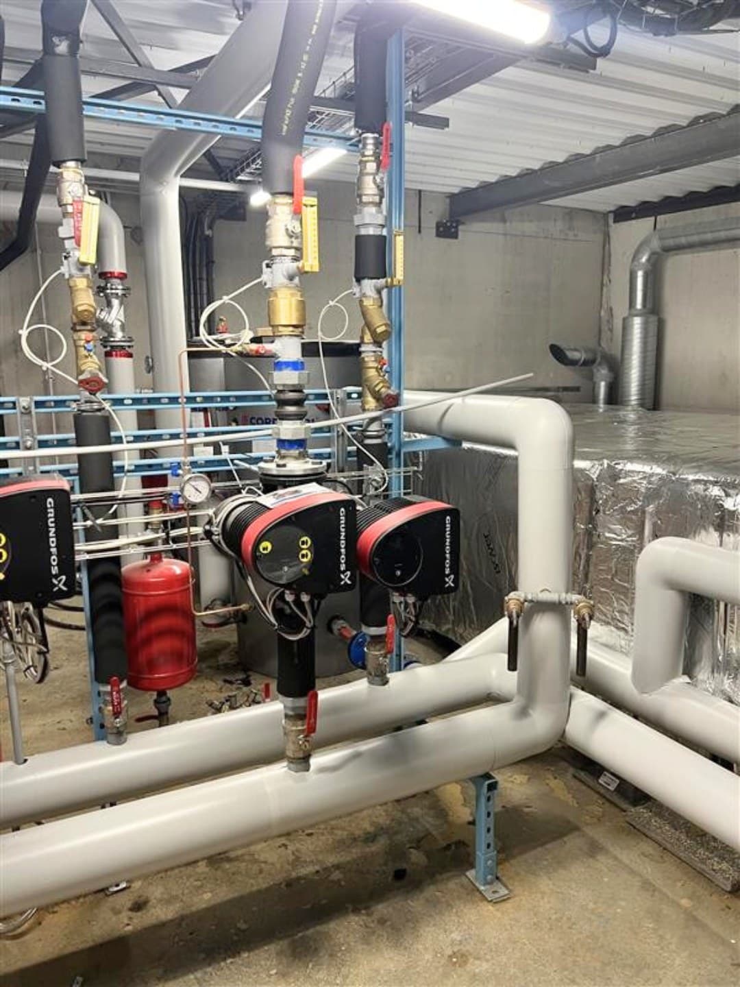 Circulateurs Grundfos calorifuges en chaufferie - Saint-Leu-la-Foret