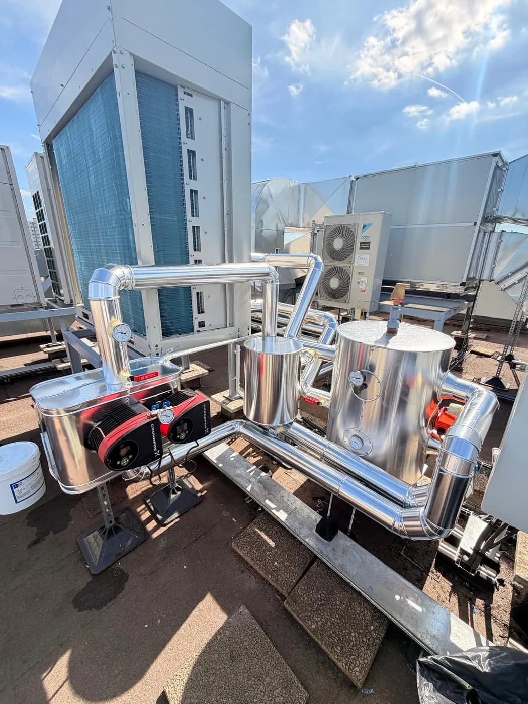 Chantier terminé à Montmagny : calorifugeage d'un réseau chauffage en toiture